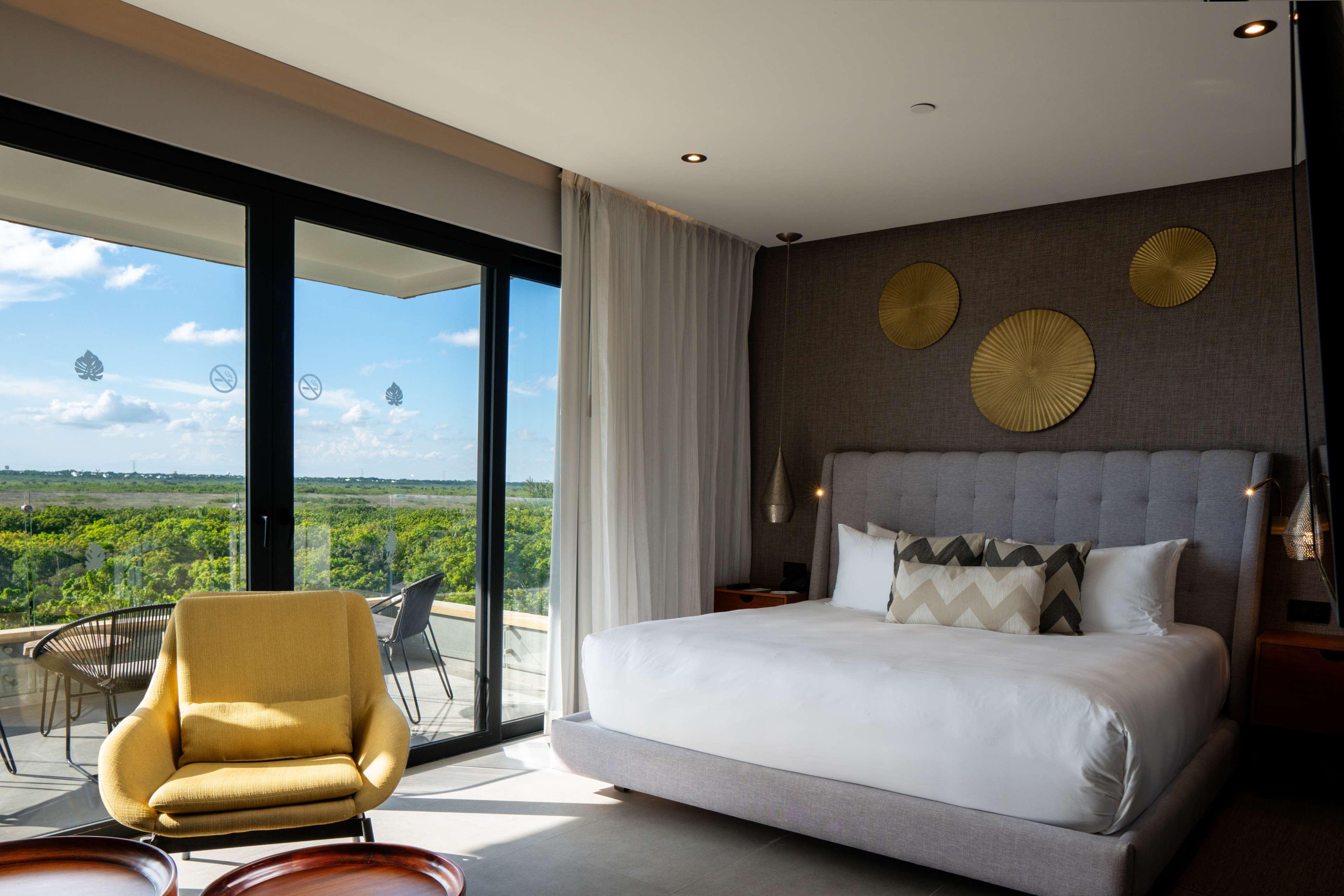 Jr. Suite