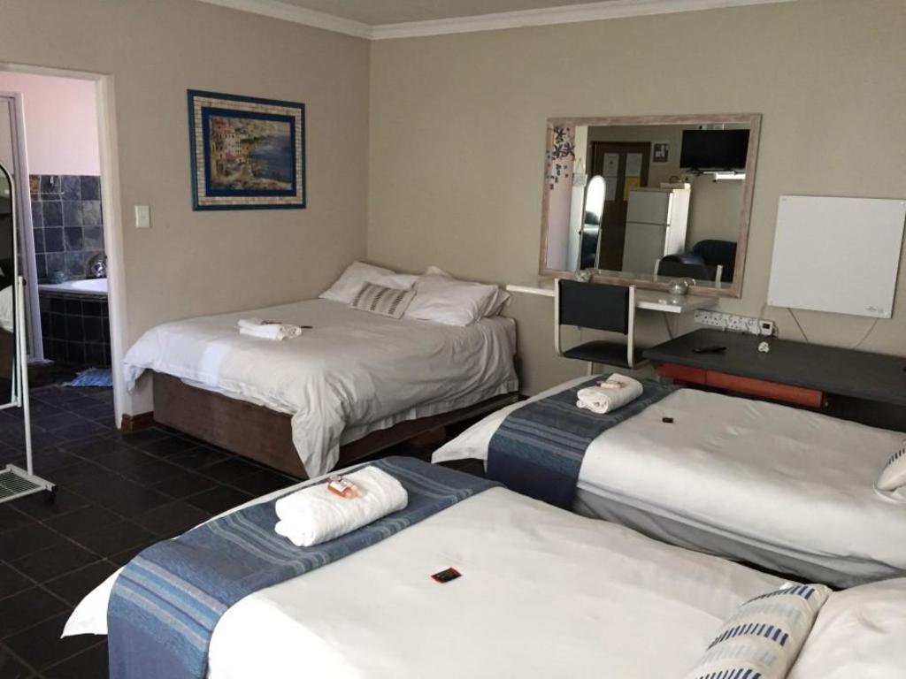 Travellers Nest Guesthouse 30/93