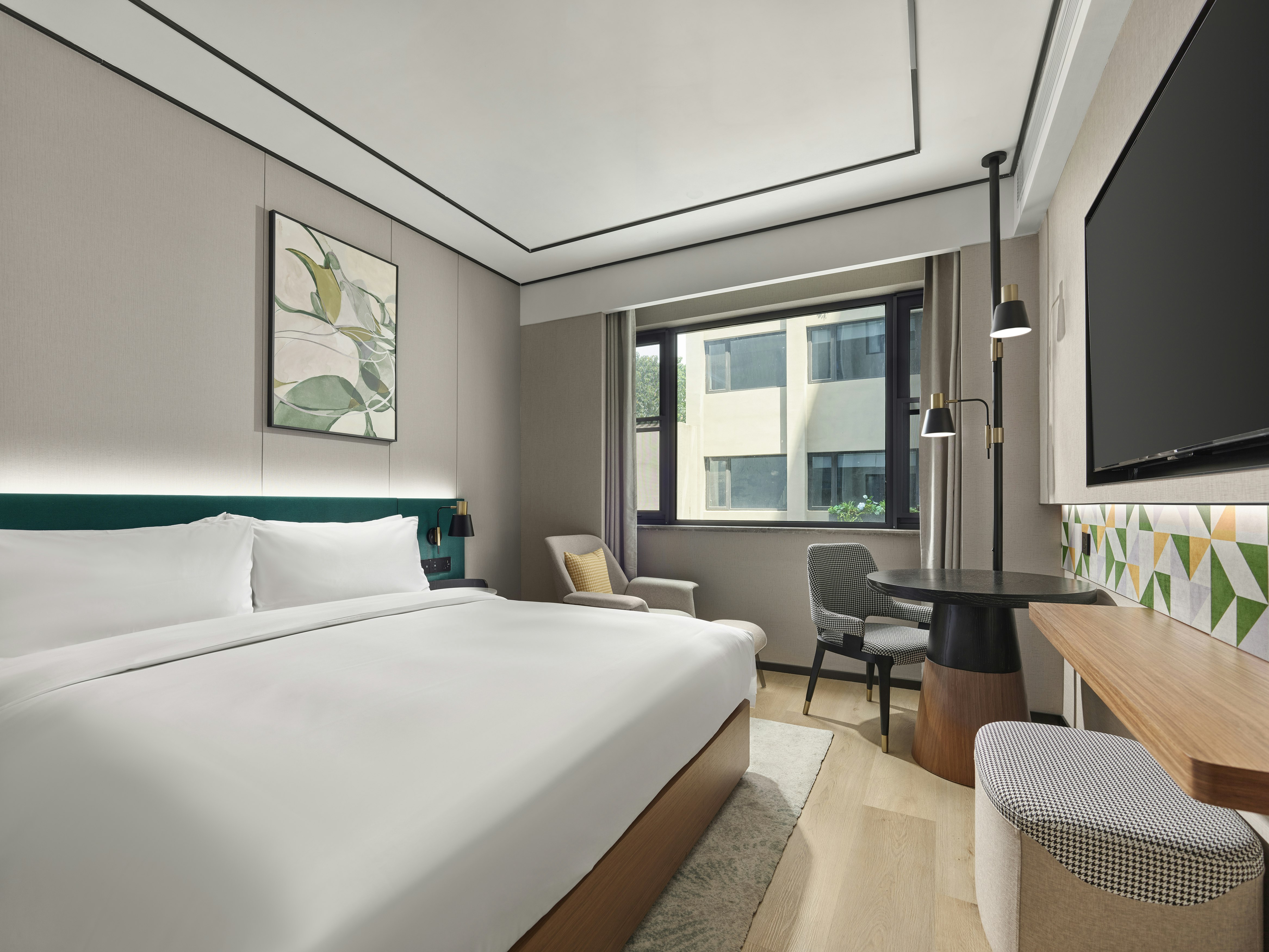 GUEST ROOM, KING BED