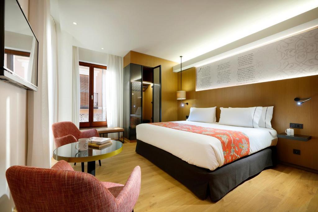 Deluxe, Single, King Bed