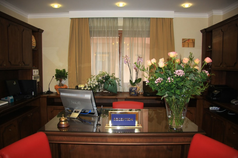Artemis Hotel 12/69