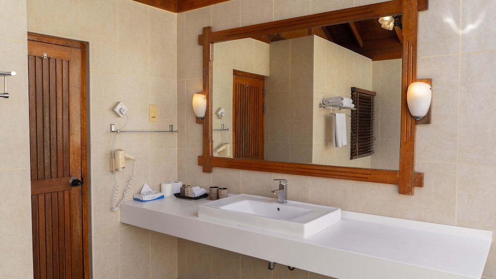 NH Collection Maldives Reethi Resort 53/55