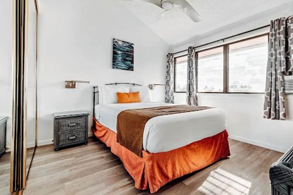 2 BEDROOMS, CONDO, KITCHEN