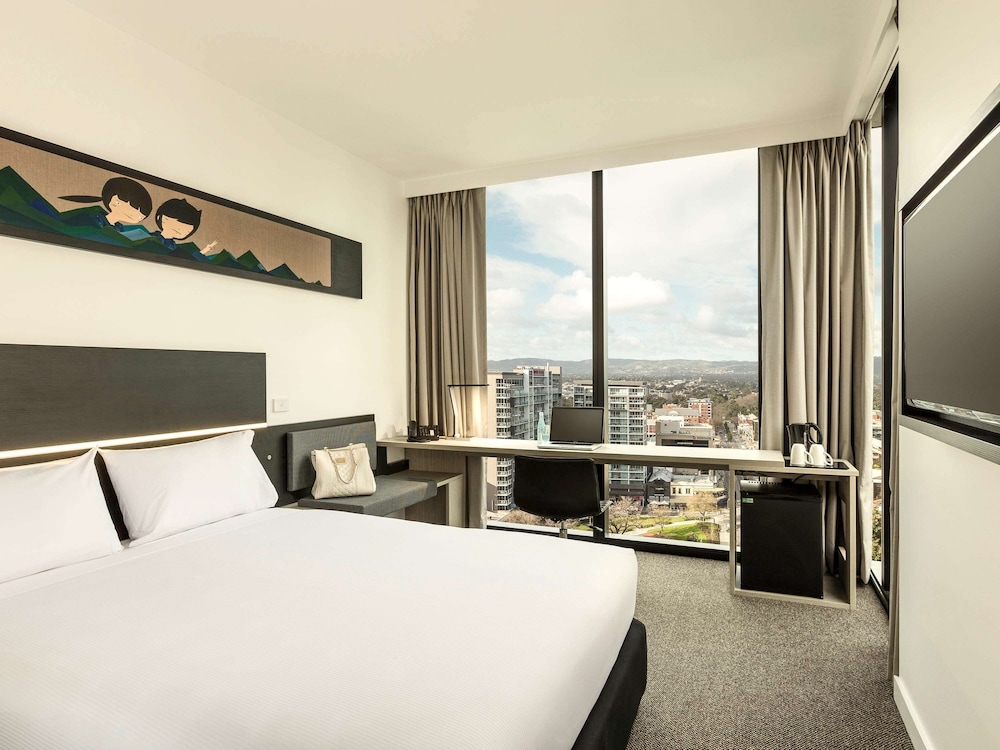 SUPERIOR, QUEEN BED, CITY VIEW