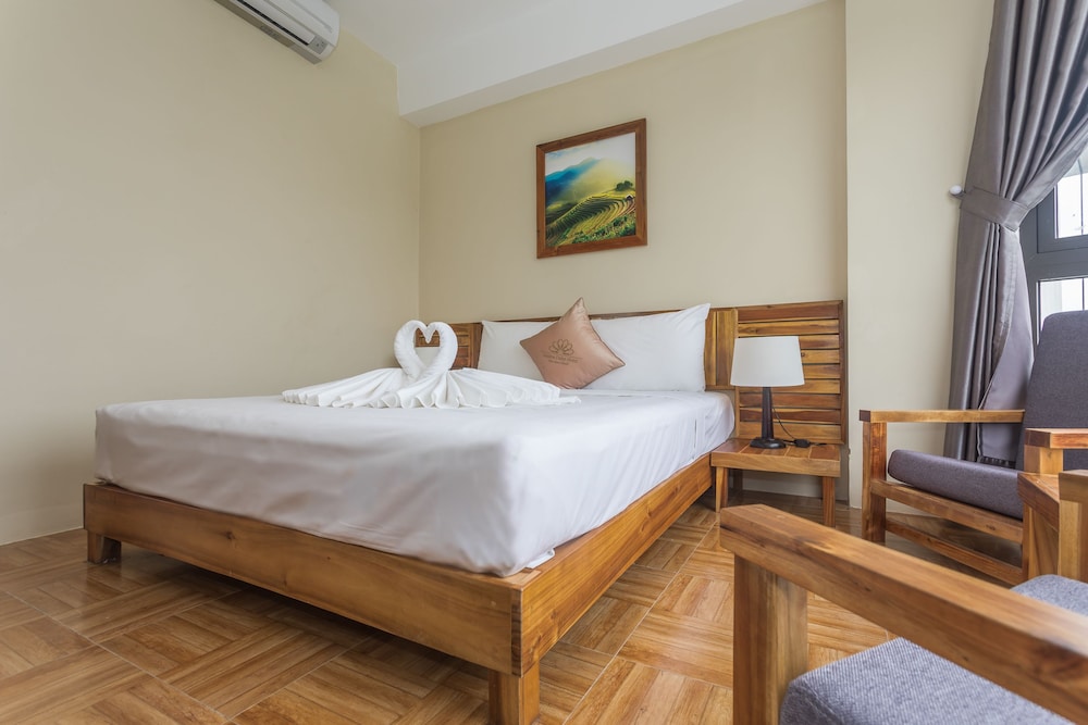 Golden Daisy Hotel 22/68