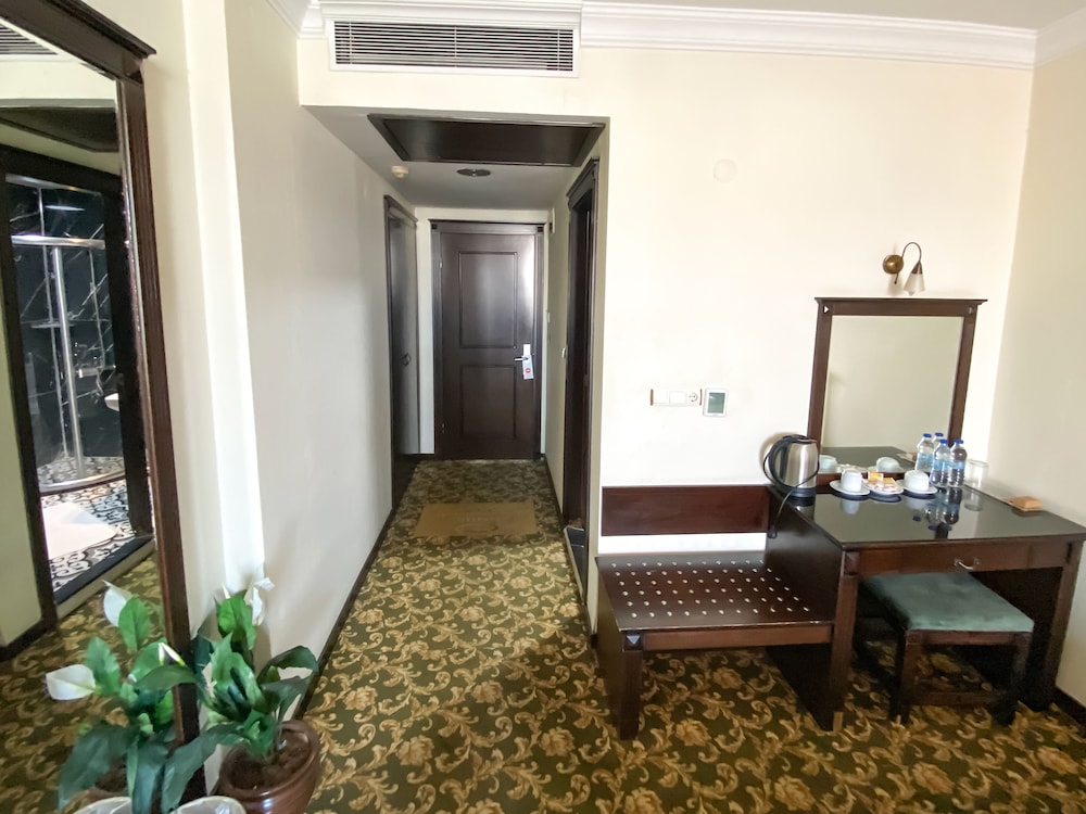 Omur Hotel 8/50