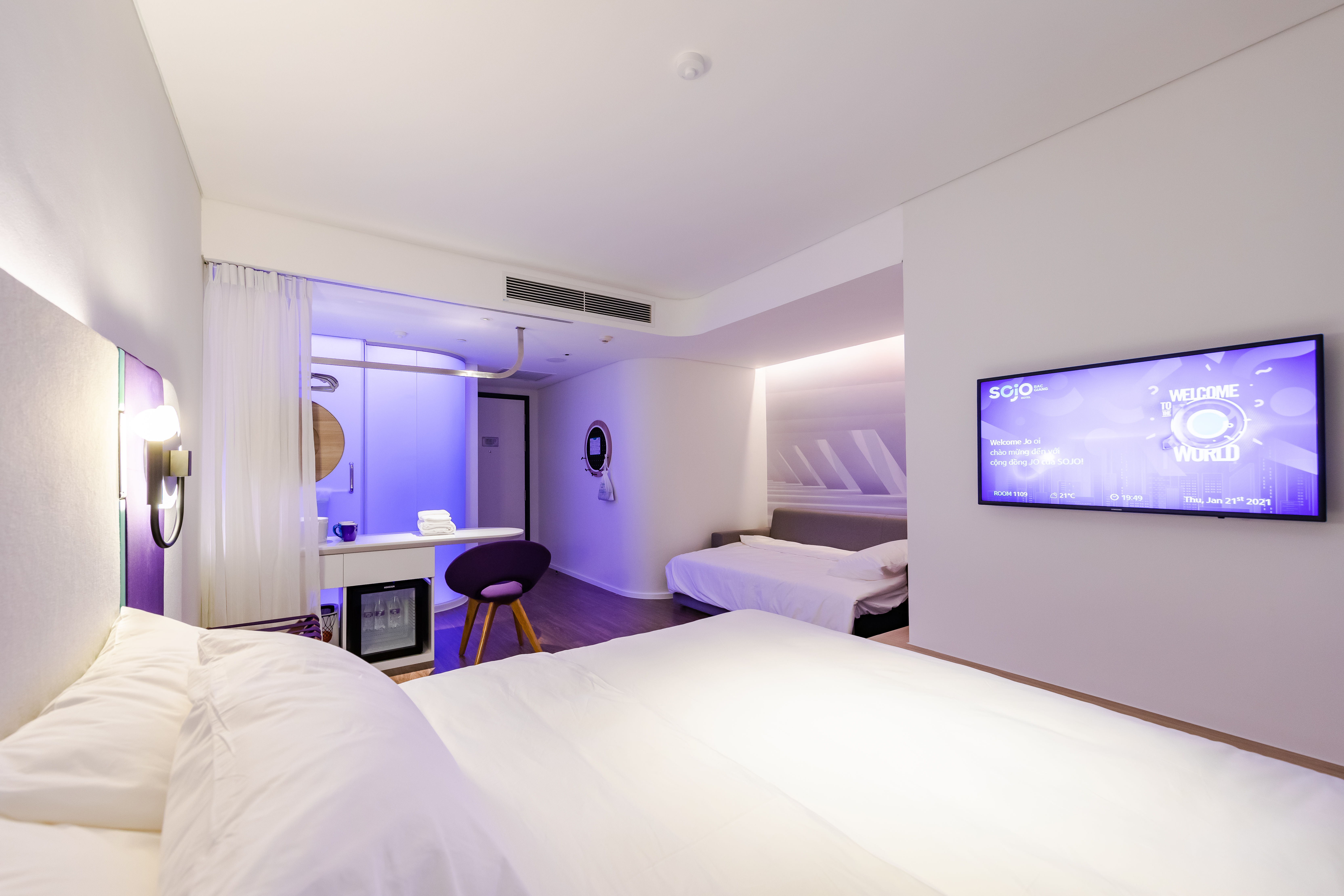 Xtra Space, Jo, Single, King Bed