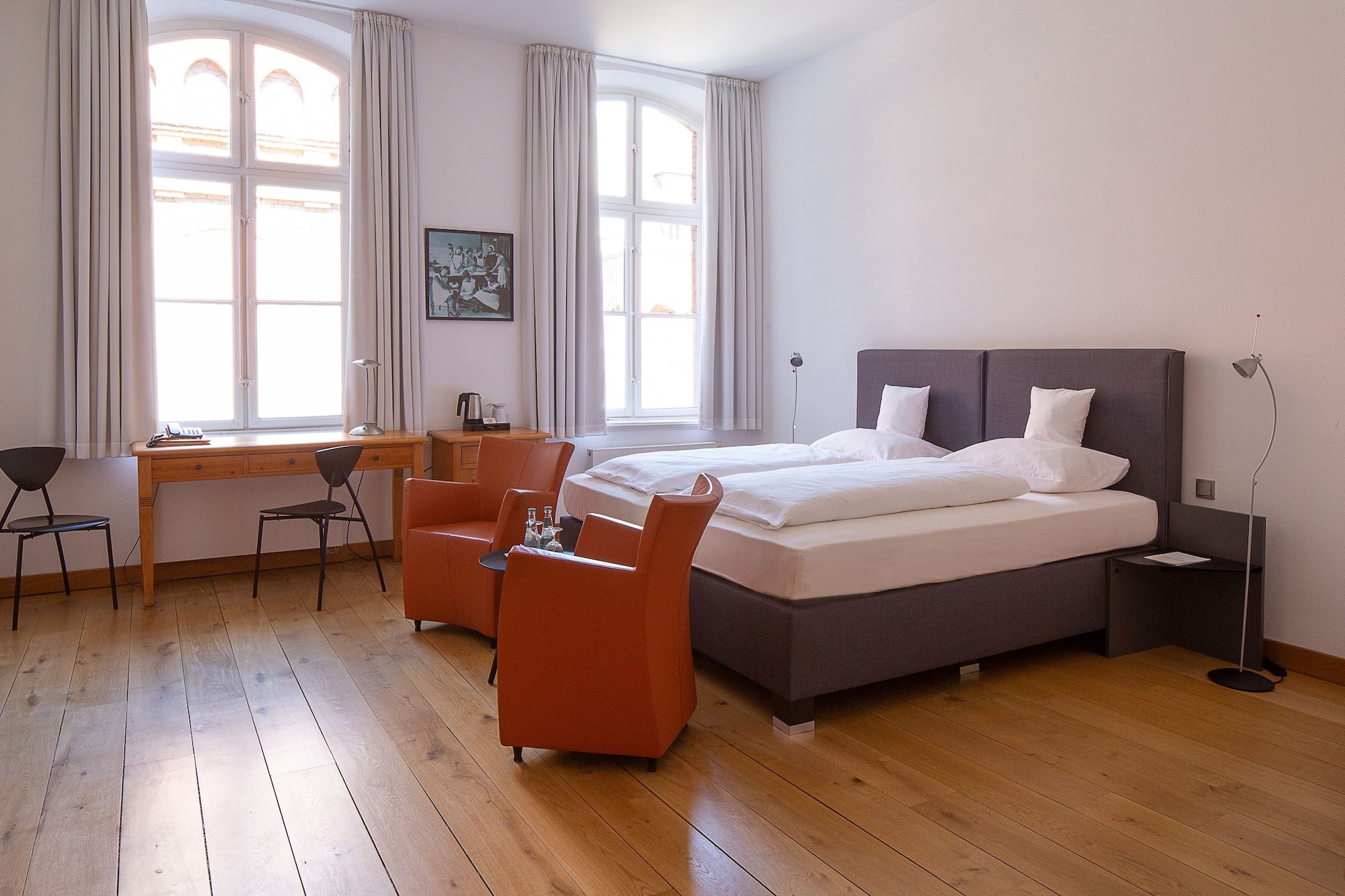 BUSINESS, DOUBLE BED