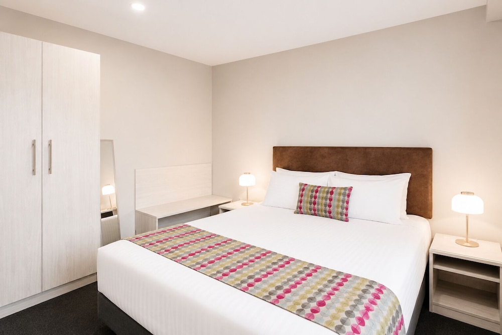 Ellerslie Palms Motel 27/68