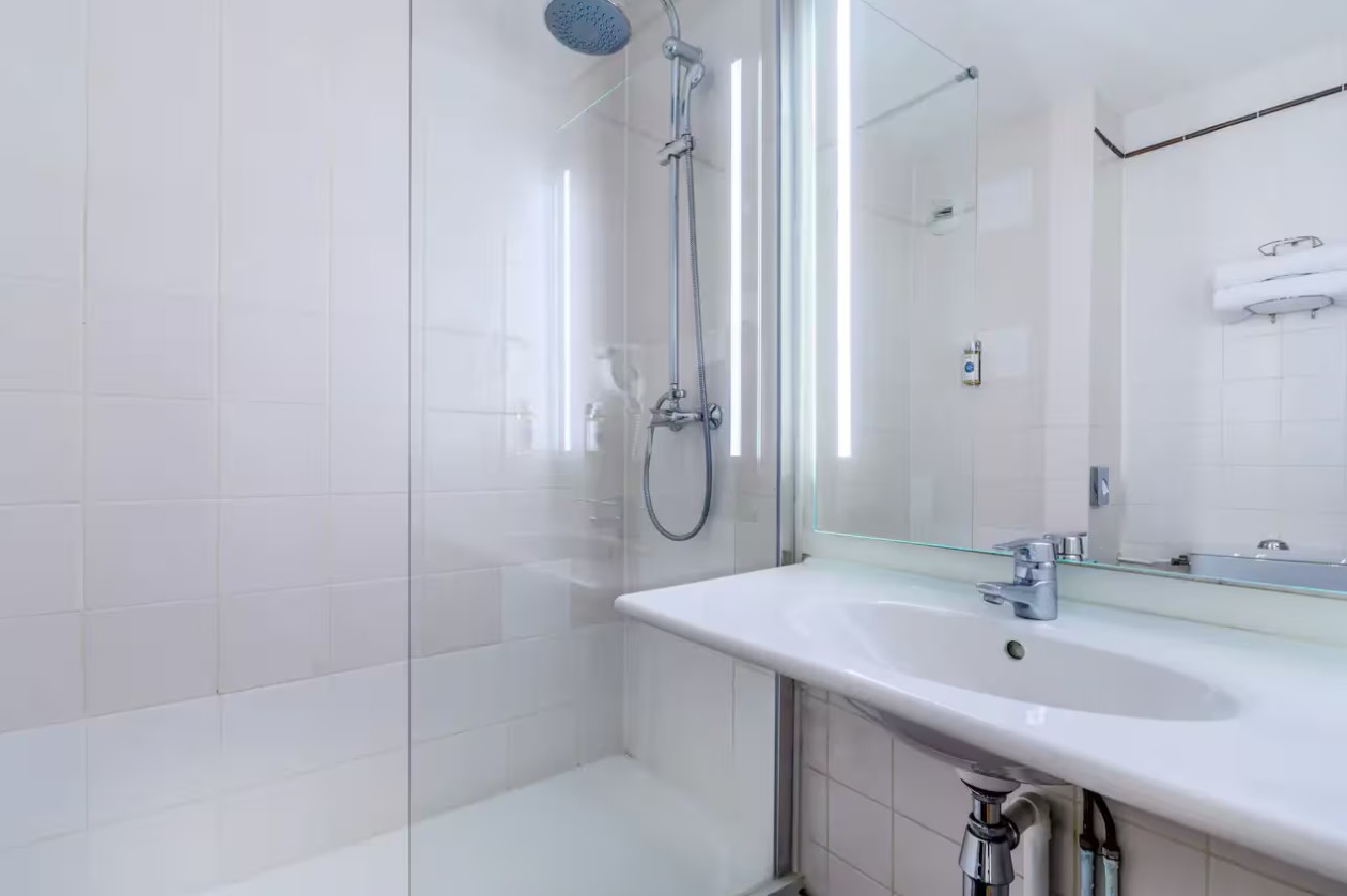 Room, 2 Double Beds, Accessible, Comfort Hotel Paris Porte d Ivry 1/2