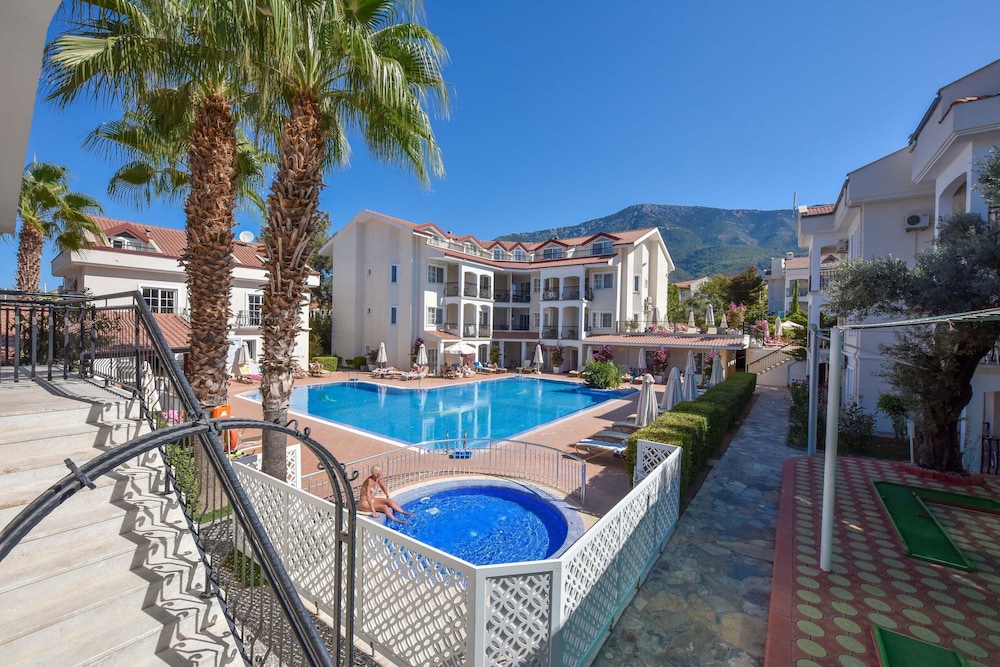 Sea Breeze Hotel And Apartments 38/50