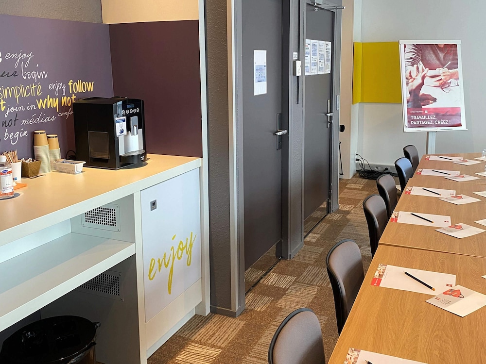 HOTEL IBIS Evry Courcouronnes 44/48