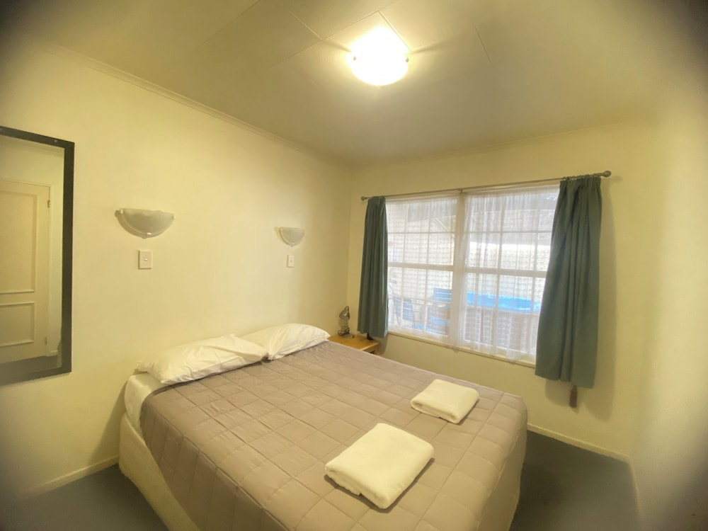 Kowhai And Colonial Motel 24/49