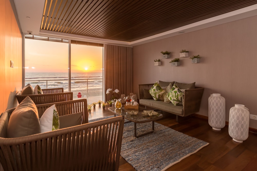 Lancaster Eden Bay Hotel, Beirut 37/65