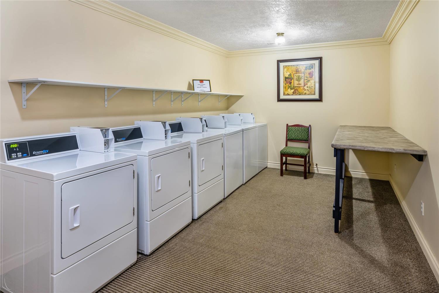 Econo Lodge Inn & Suites High Level, AB 6/29