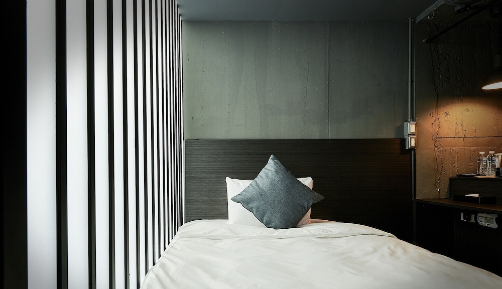 LUMI HOTEL 35/72