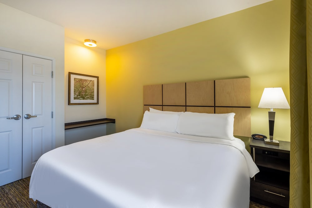 Candlewood Suites Springfield South 12/43