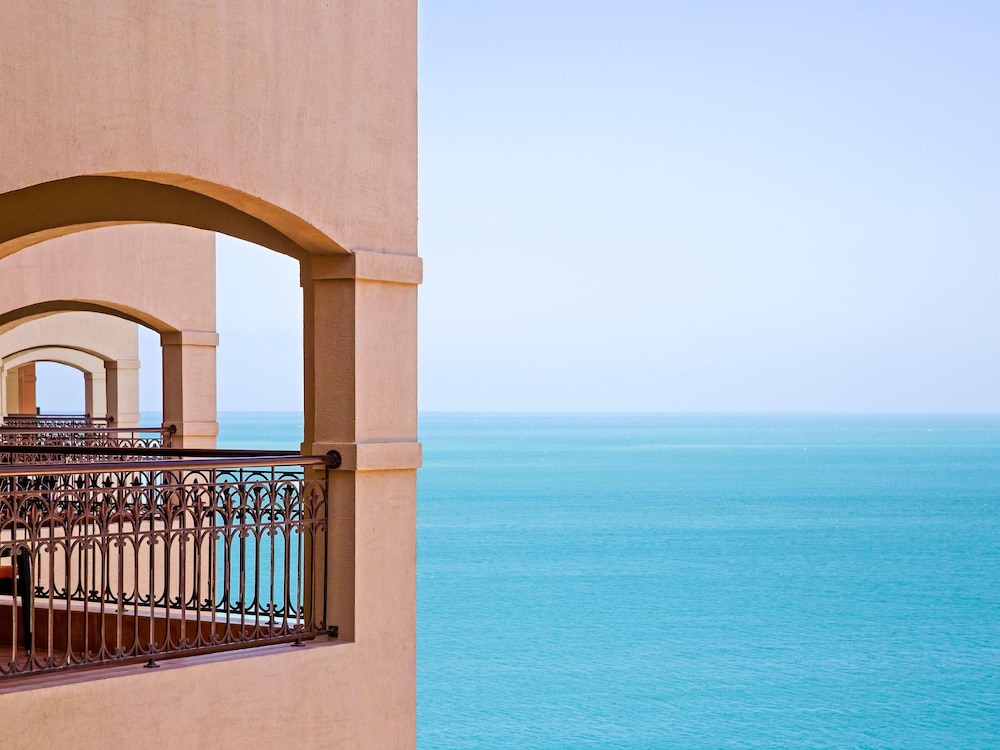 Pullman Al Marjan Island Resort 111/114