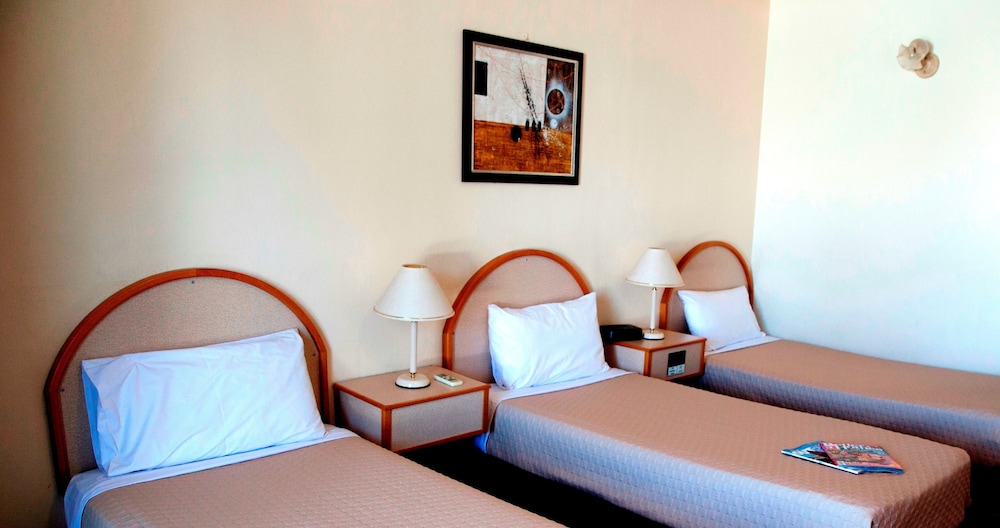 LONGREACH MOTOR INN 12/38