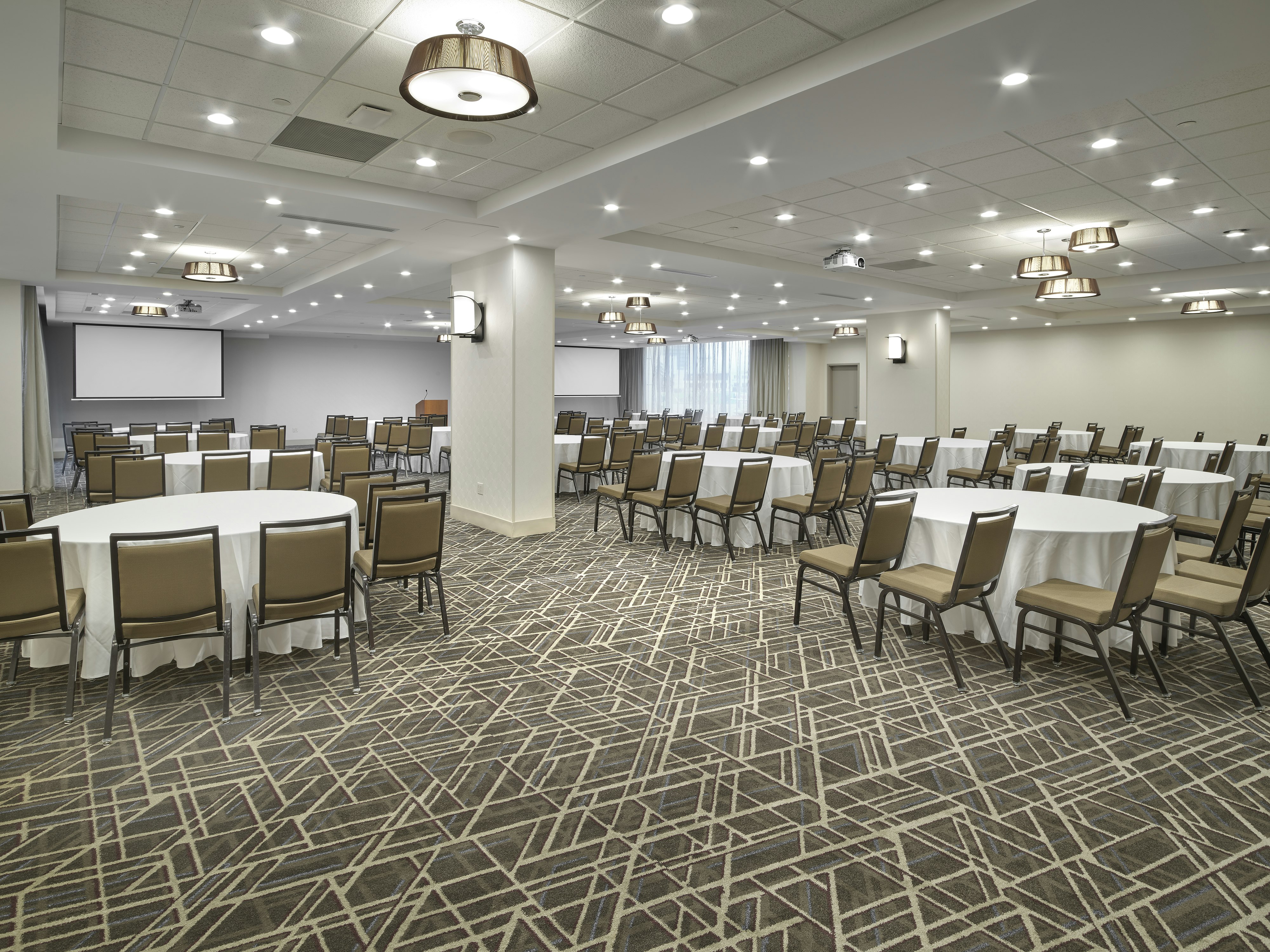 DoubleTree by Hilton Edmonton Downtown 48/50