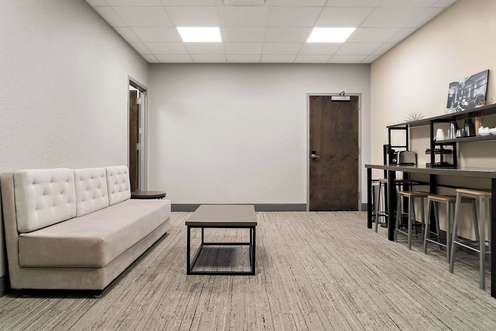 CityFlatsHotel - Port Huron, an Ascend Collection Hotel 25/40
