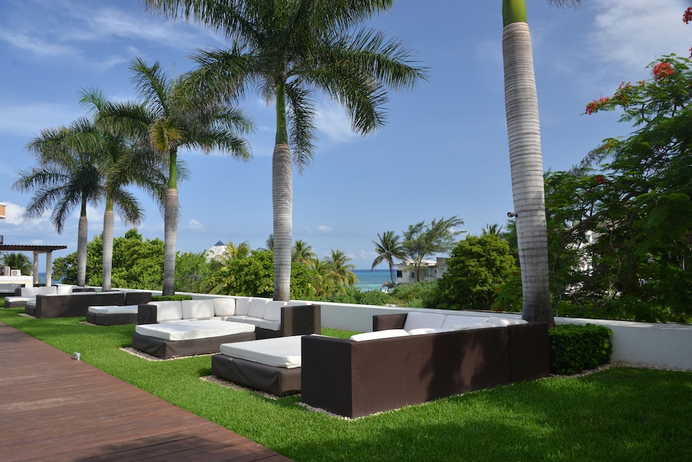 Magia Beachside Condo 39/47