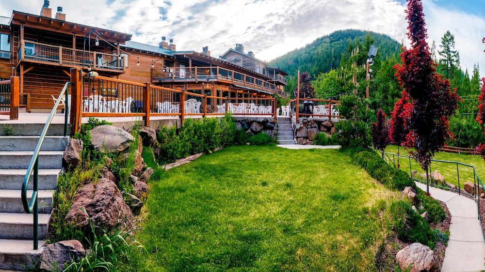 Callahan s Mountain Lodge 74/78