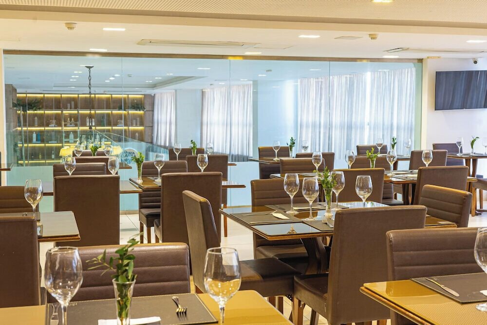 Manaira Hotel 48/56