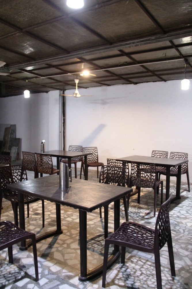 Hotel Golden Oasis Delhi 25/27