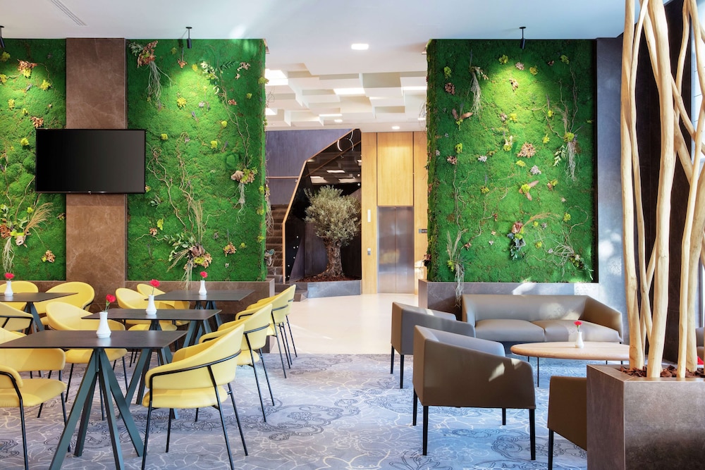 Hilton Garden Inn Tirana 70/81