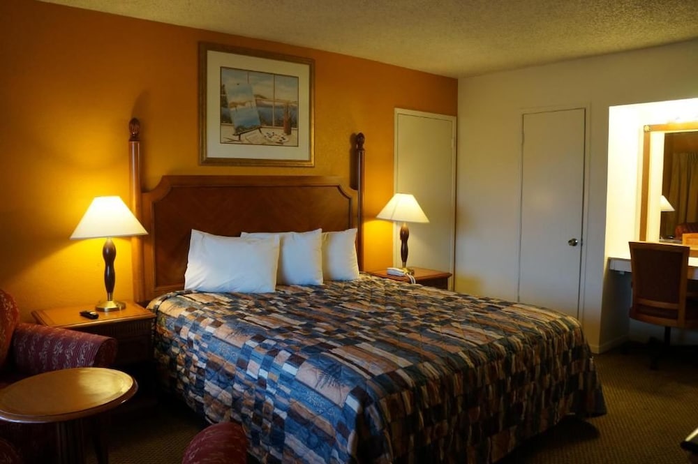 Classic Inn Red Bluff 15/24