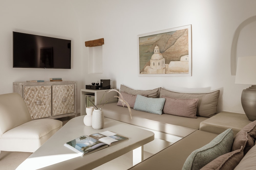 Aqua Luxury Suites 57/75