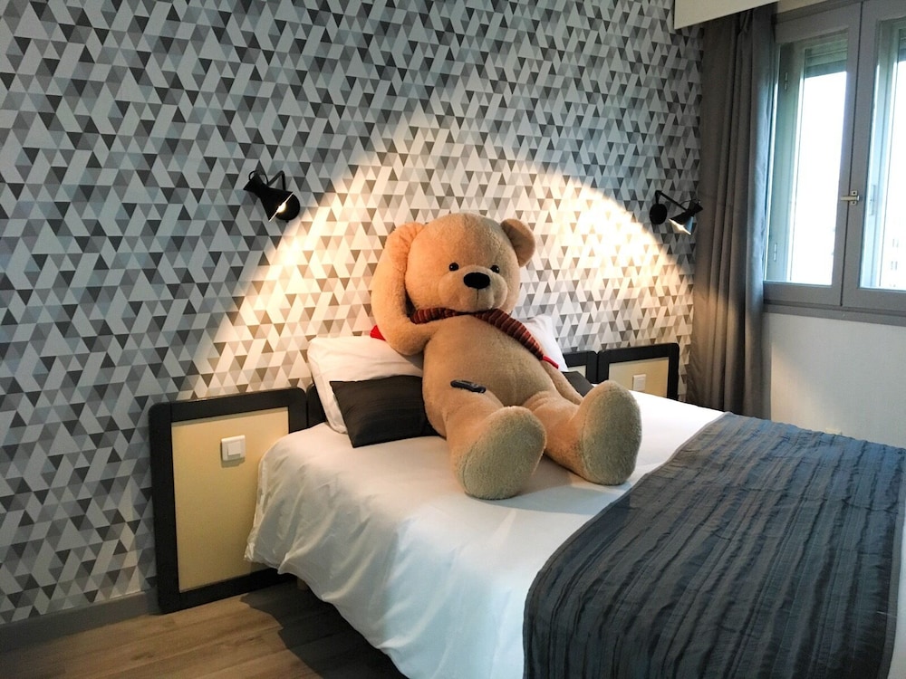 HOTEL SEYVET 12/36