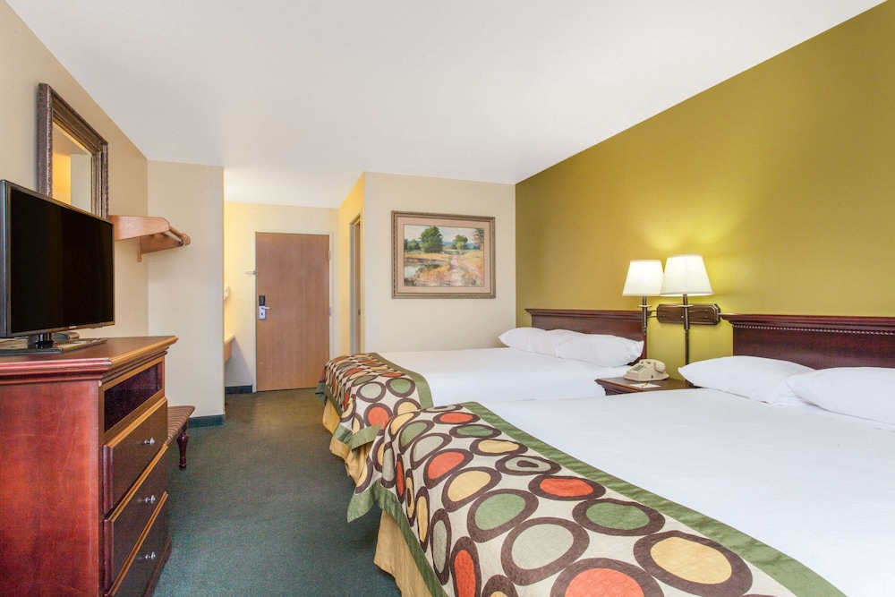 Studio, Suite, 3 Queen Beds