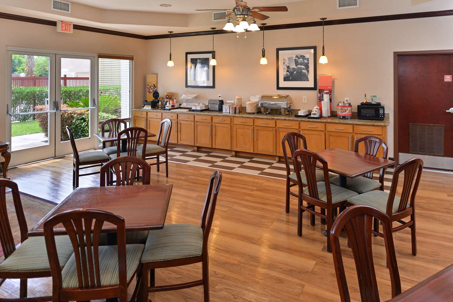 restaurant cafeteria