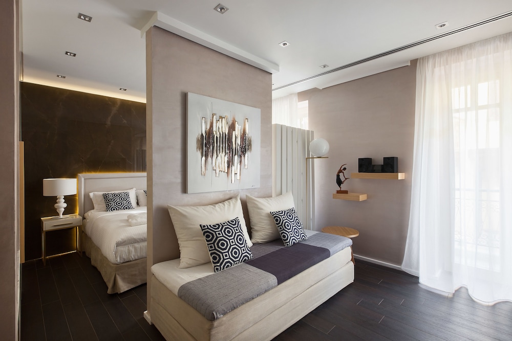 Consolato Boutique Suites 89/94