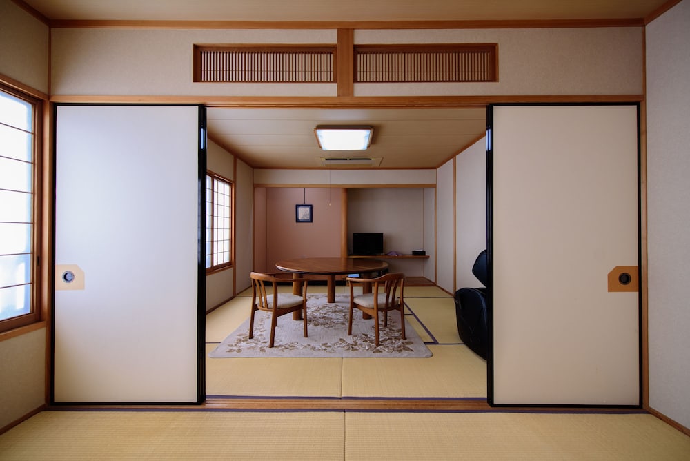 Yufuin Onsen Wafu Ryokan Tsuenosho 24/29