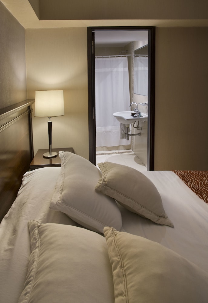 Premium Tower Suites 19/50