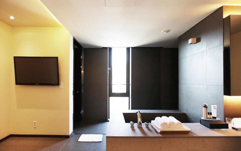 Vine Hotel 42/50