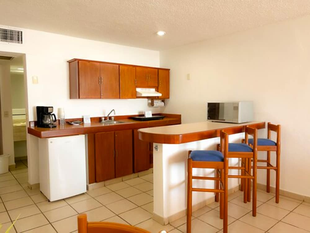 Costa De Oro Beach Hotel 24/50