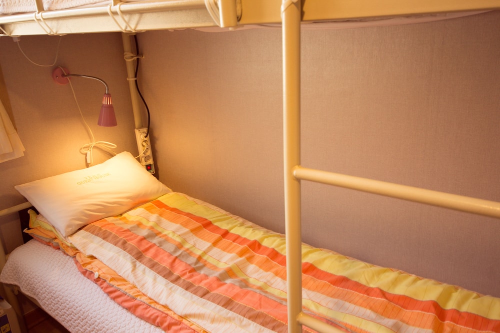 MALE DORM, 6 PEOPLE