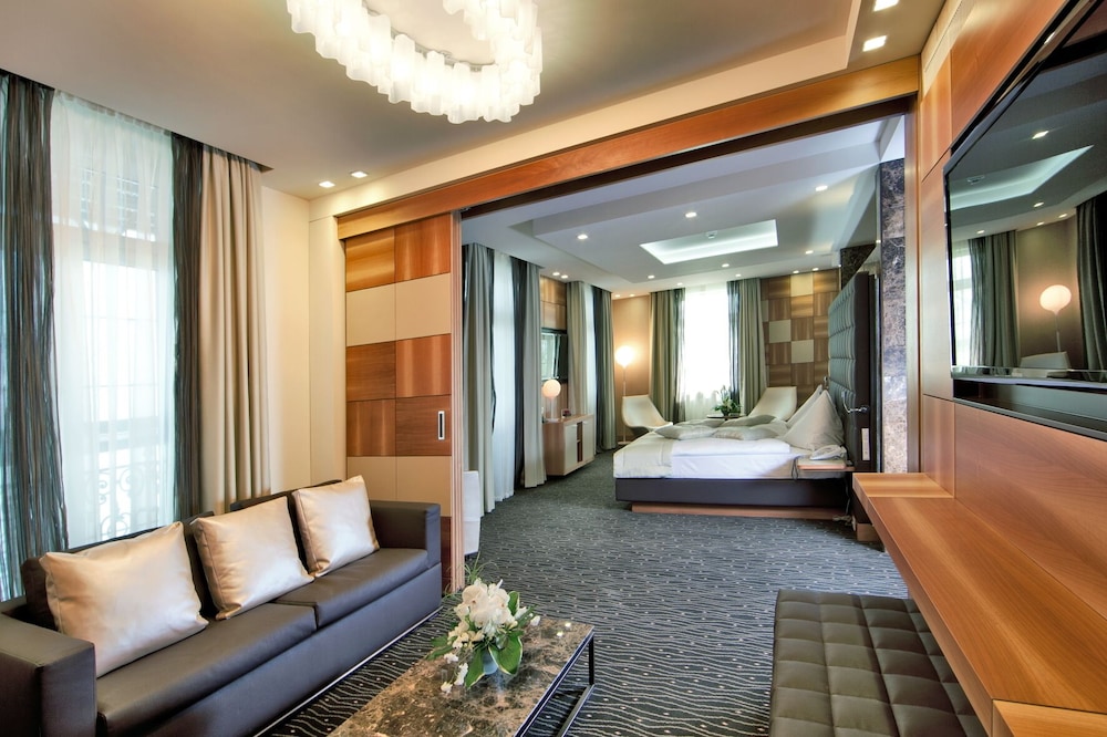 HOTEL ST GOTTHARD 54/84