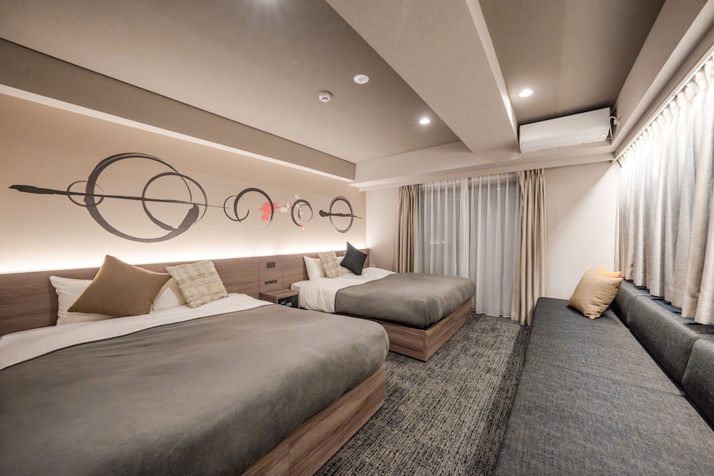 SUPERIOR, 4 BEDS