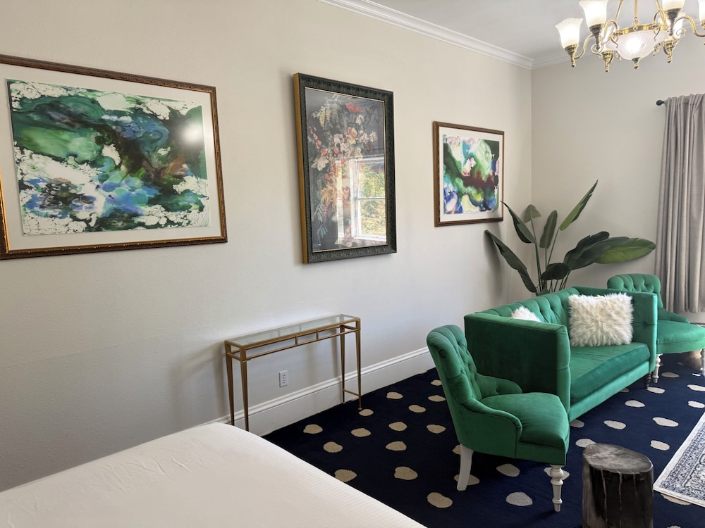 The Sterling Hotel 38/56
