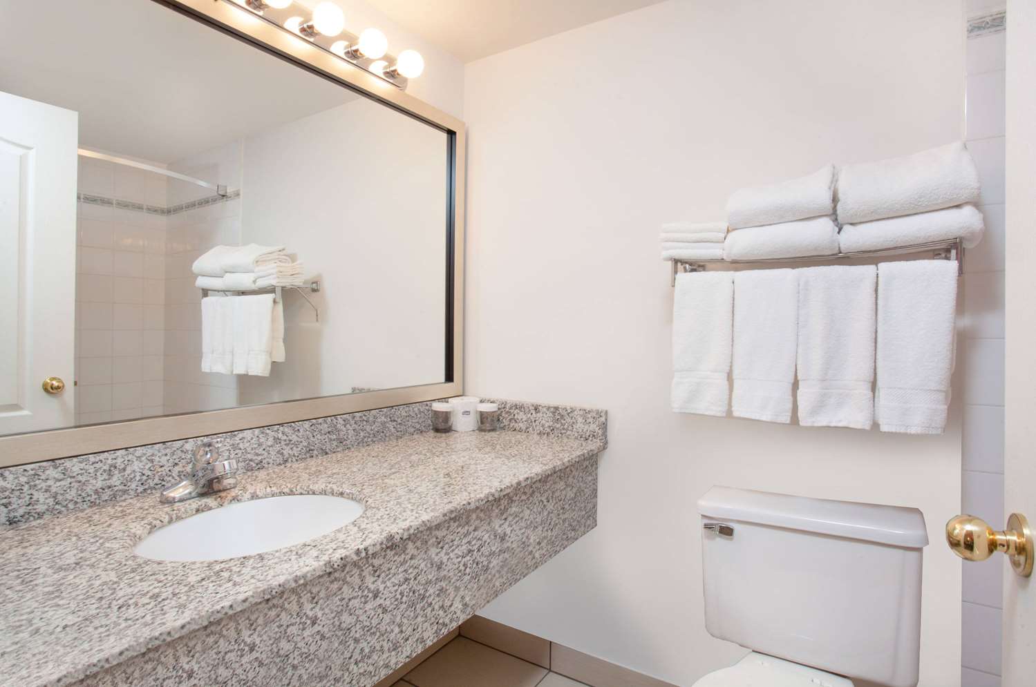 Ramada by Wyndham Red Deer Hotel & Suites 36/36