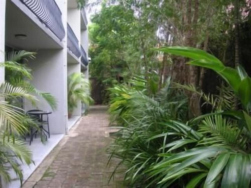 CAIRNS HOLIDAY LODGE 13/16