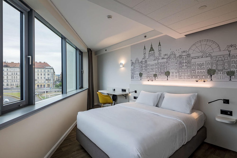 Room, Queen Bed, River View