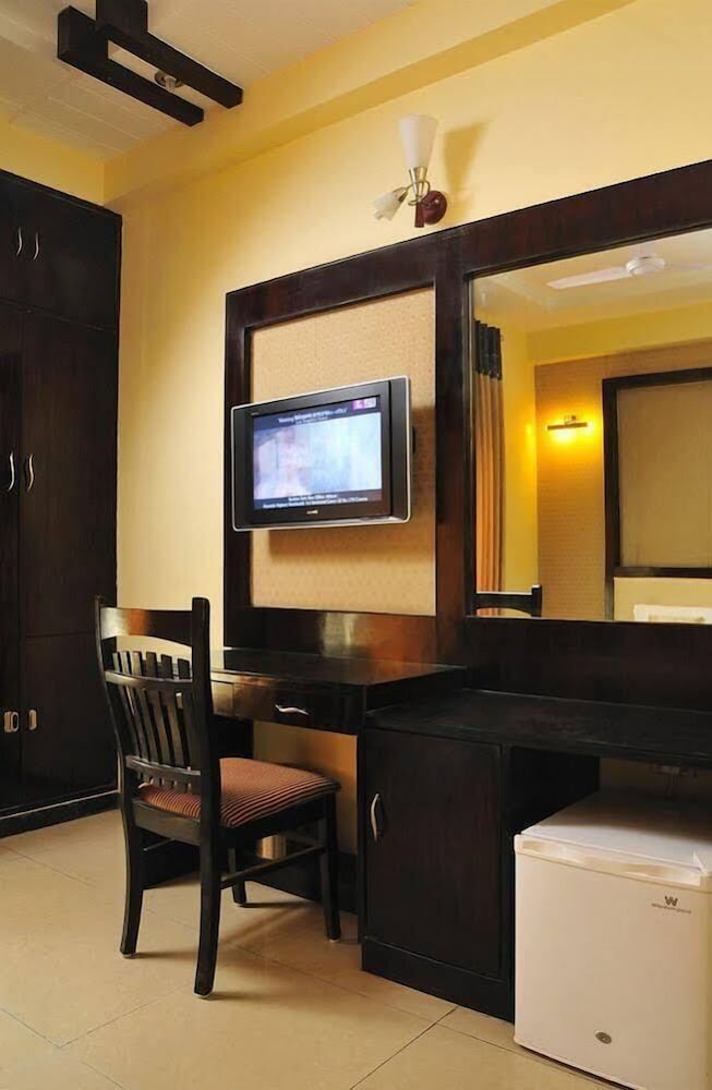 HOTEL GRAND PLAZA. 37/50