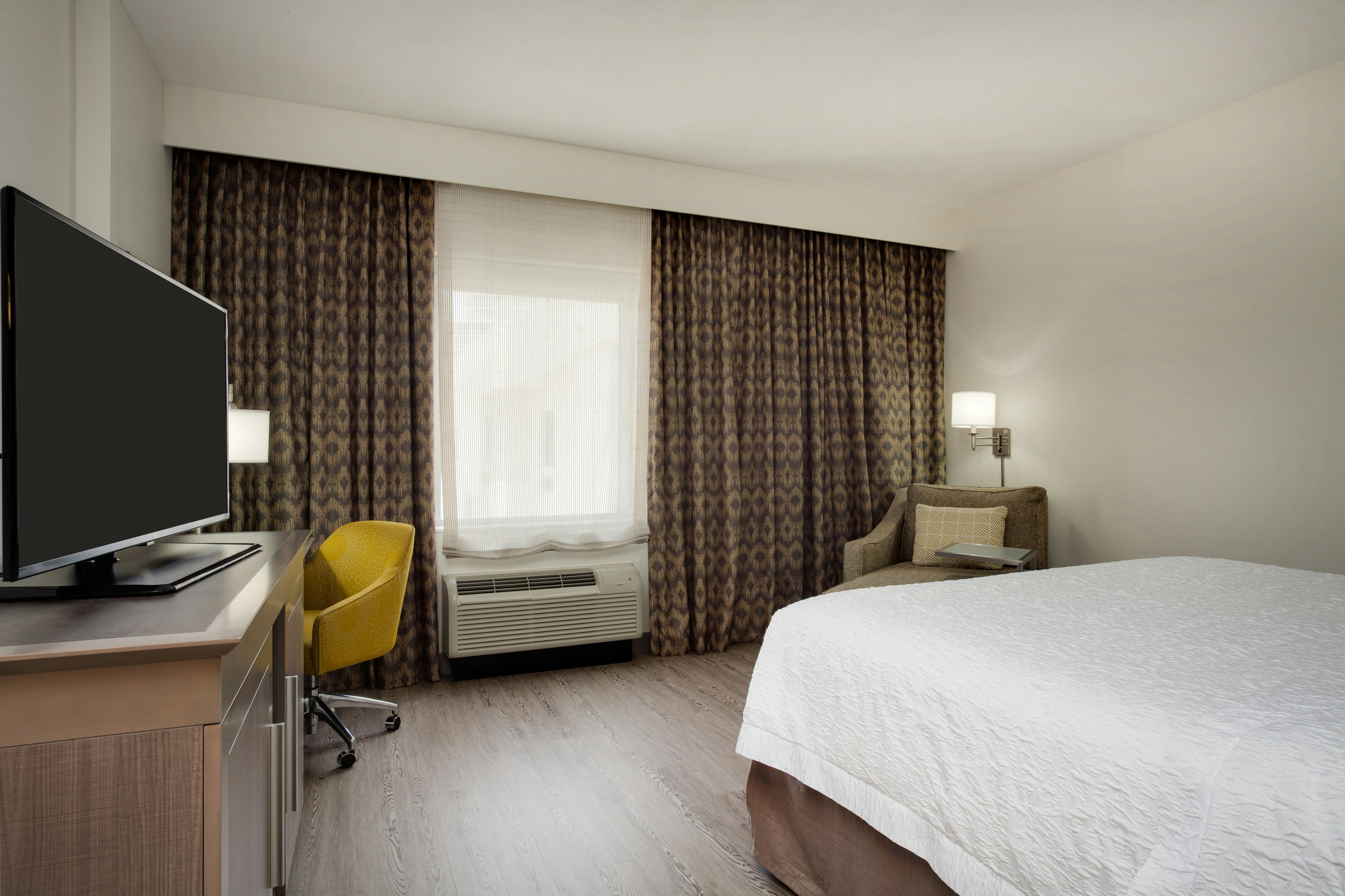 ROOM, KING BED, ACCESSIBLE