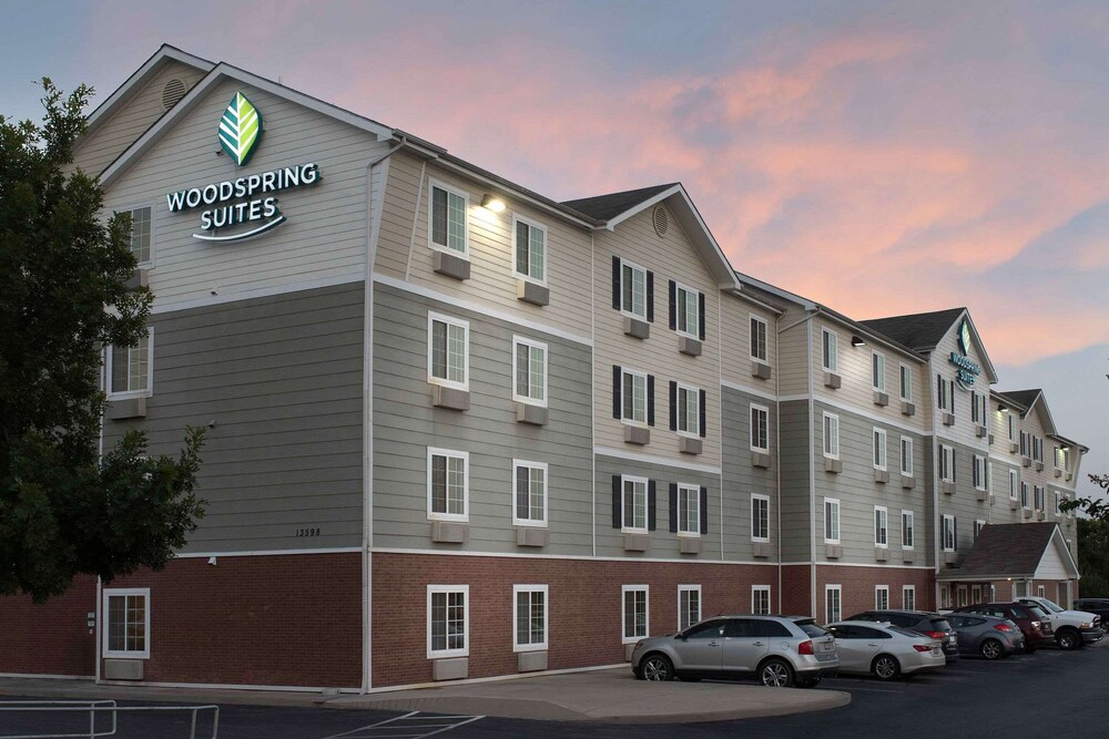 WoodSpring Suites San Antonio North Live Oak I-35 18/22